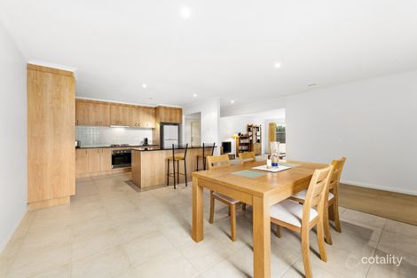 Property photo of 27 Sovereign Manors Crescent Rowville VIC 3178