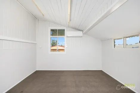 Property photo of 37 King Street Urangan QLD 4655