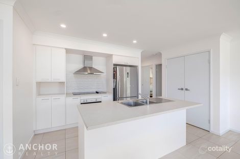 Property photo of 2 Regal Place Jones Hill QLD 4570