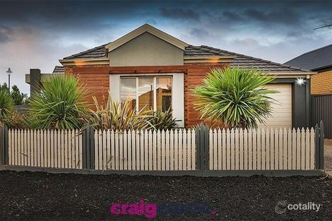 Property photo of 10 Paxton Link Pakenham VIC 3810