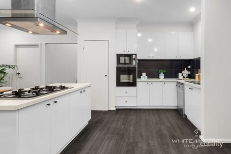 Property photo of 5 Jells Place Caroline Springs VIC 3023
