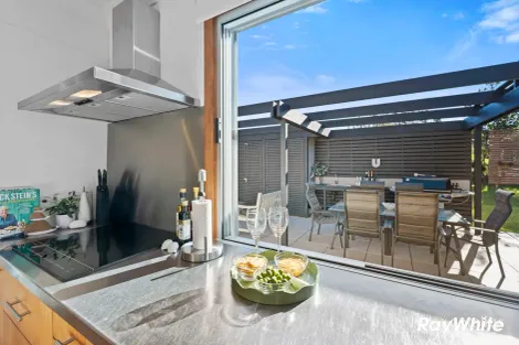 37 ROSEMARY AVE, BAWLEY POINT, NSW 2539