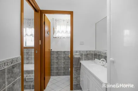 Property photo of 4 The Crest Cove Valentine NSW 2280