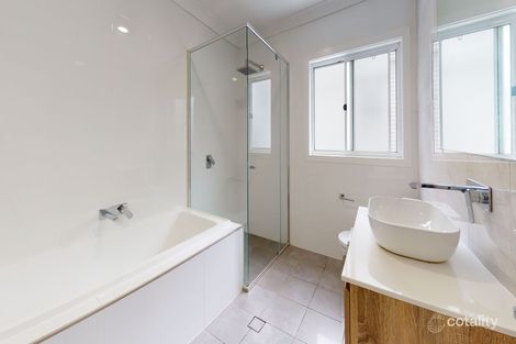 Property photo of 2/7 Clayton Crescent Kotara NSW 2289