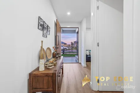 Property photo of 28 Cottesmore Street Fraser Rise VIC 3336