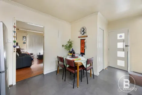 Property photo of 46 Marigold Street Wendouree VIC 3355