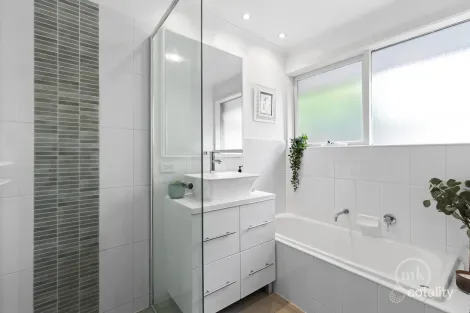 Property photo of 16 Tower Drive Briar Hill VIC 3088