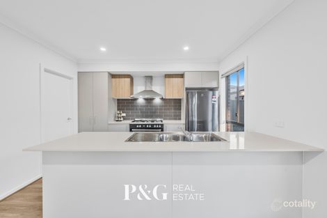 Property photo of 2 Bellagio Road Berwick VIC 3806