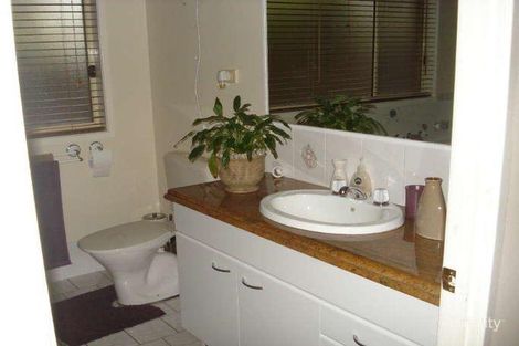 Property photo of 10 Kangaroo Close Green Valley NSW 2168