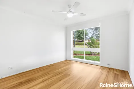 Property photo of 7 Kalambo Place St Clair NSW 2759