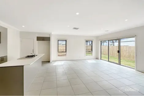 Property photo of 60 Moolort Crescent Eynesbury VIC 3338
