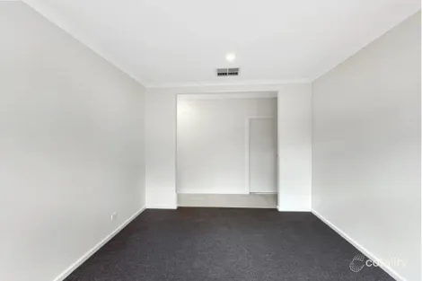 Property photo of 60 Moolort Crescent Eynesbury VIC 3338