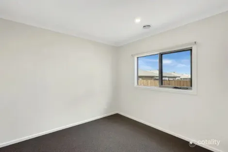 Property photo of 60 Moolort Crescent Eynesbury VIC 3338