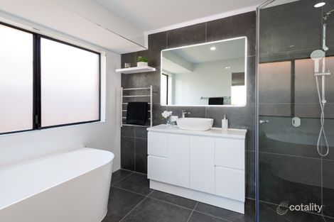 Property photo of 19 Erindale Court Helensvale QLD 4212