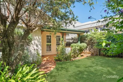 43 Queen St, Scarborough, QLD 4020