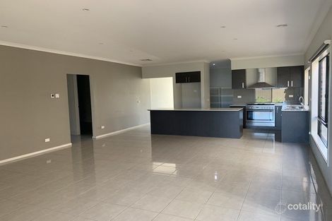 Property photo of 40 Stonehenge Drive Cobblebank VIC 3338