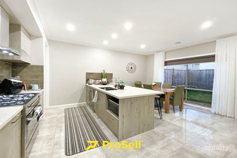 Property photo of 15 Walhallow Drive Clyde North VIC 3978