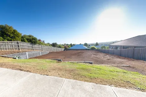 Property photo of 12 Timbertop Crescent Drouin VIC 3818