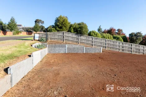 Property photo of 12 Timbertop Crescent Drouin VIC 3818