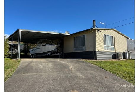 11 Cross Ave, Dartmouth, VIC 3701