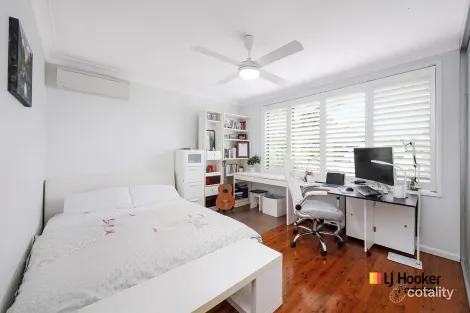 Property photo of 18 Thomas Street Picnic Point NSW 2213