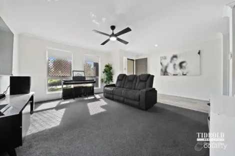 Property photo of 47 Pelorus Redland Bay QLD 4165