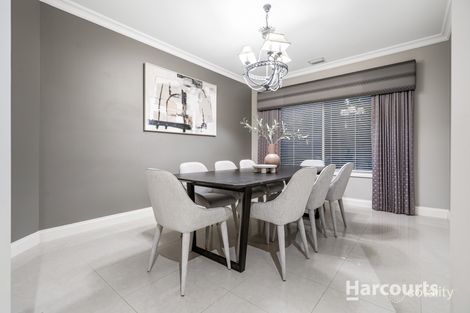 Property photo of 13 The Close Caroline Springs VIC 3023