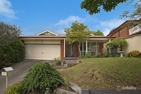 19 Little Chipping Dr, Chirnside Park, VIC 3116