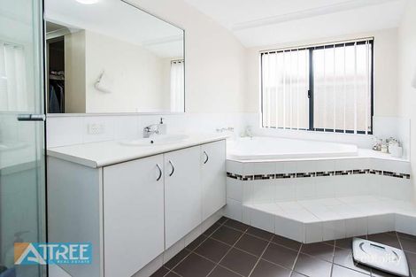 Property photo of 8 Rosette Place Piara Waters WA 6112