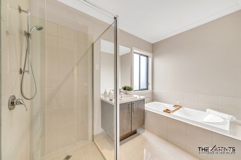 Property photo of 17 Weeks Avenue Harkness VIC 3337