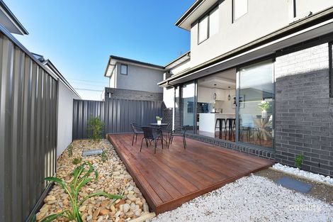 Property photo of 2/35 Fenacre Street Strathmore VIC 3041