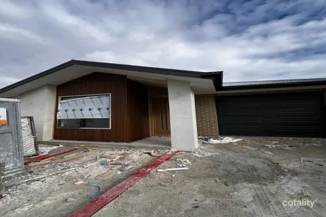Property photo of 57 Paskas Drive Fraser Rise VIC 3336