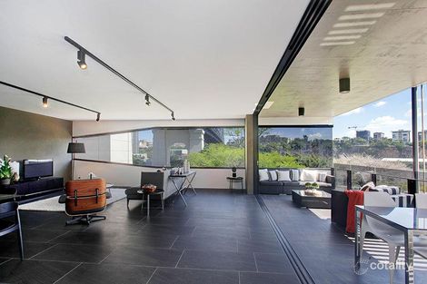 Property photo of 2/50 Holman Street Kangaroo Point QLD 4169