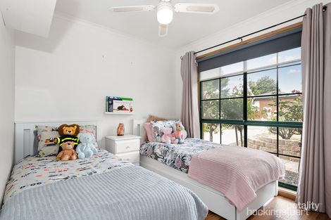 Property photo of 15 Kiandra Mews Hampton Park VIC 3976