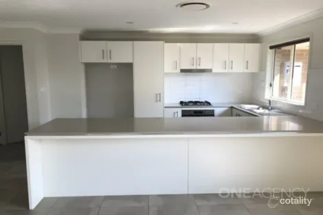 Property photo of 11 McAlroy Place Goulburn NSW 2580