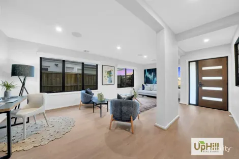 Property photo of 15 Burnbank Parade Clyde North VIC 3978