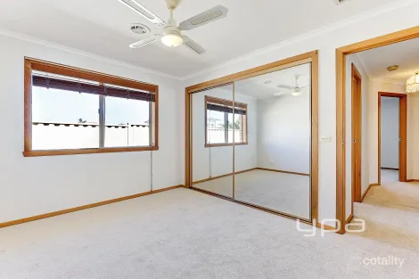 Property photo of 4 Alistair Close Keilor Downs VIC 3038