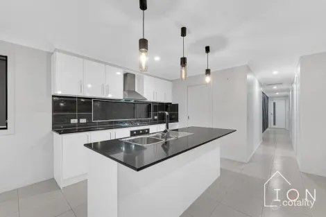 Property photo of 18 Limandus Crescent Cranbourne South VIC 3977