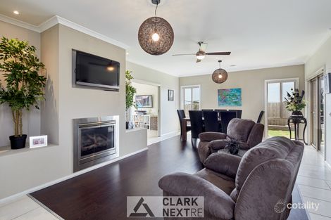 Property photo of 15 Norman Road Drouin VIC 3818