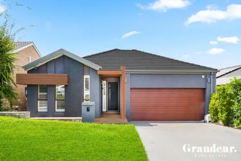 7 Cessna St, Middleton Grange, NSW 2171