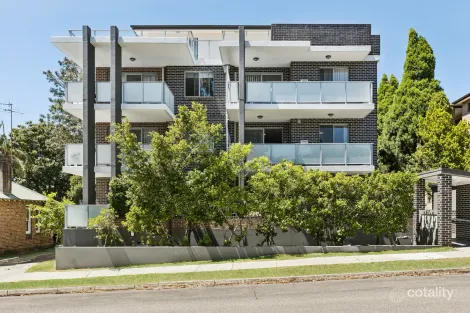 4/74-76 Hampton Court Rd, Carlton, NSW 2218