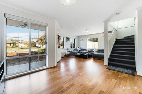 Property photo of 10 Helmsdale Court Cranbourne West VIC 3977