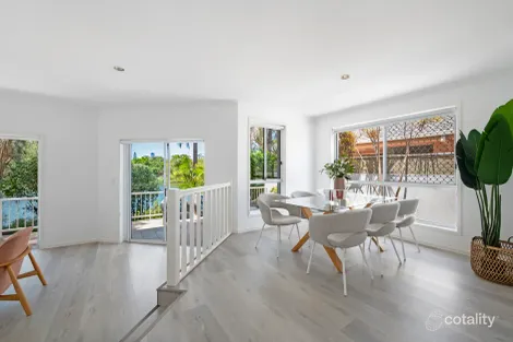 Property photo of 28 Emerton Crescent Robina QLD 4226