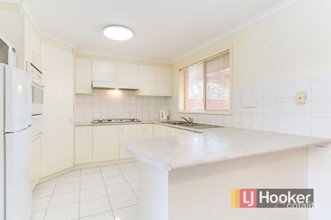 Property photo of 2/12 Southwell Close Endeavour Hills VIC 3802