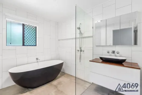 Property photo of 4 Montanus Drive Bellbowrie QLD 4070