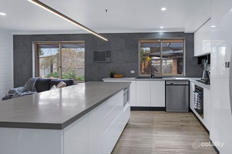Property photo of 9 Regal Court Melton South VIC 3338