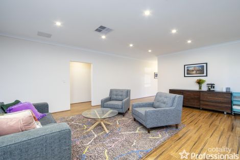 7 Monarch Way, Wattle Grove, WA 6107