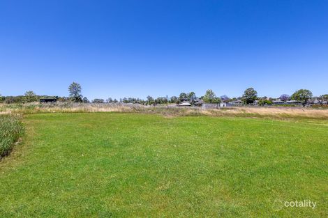 13 Stonebark Ct, Greta, NSW 2334