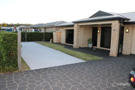 Property photo of 37 Berghofer Drive Oakey QLD 4401