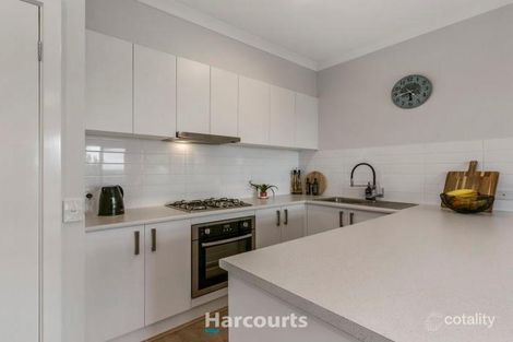 Property photo of 6 Victoria Place Pakenham VIC 3810